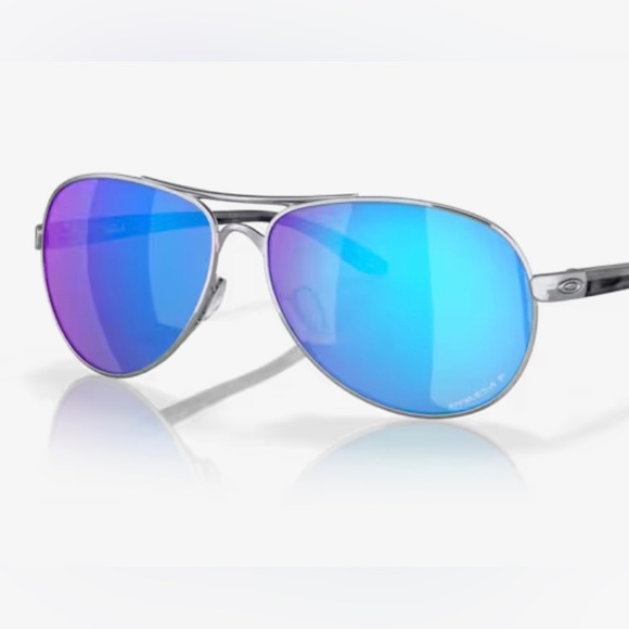 Oakley Feedback Sunglasses NWT Blue Lens - Picture 1 of 2